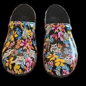 Anywear Nurse Slip Resistant Owl Print closed back Clogs Women 11 Men  9 unisex